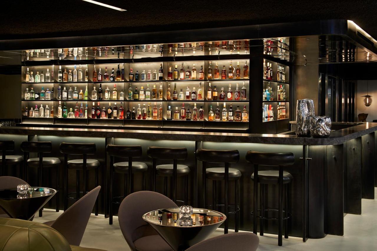 Hotel Pan Pacific Londra Esterno foto The bar at the London Edition