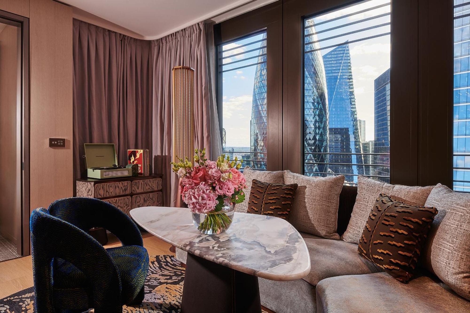 Hotel Pan Pacific Londra Esterno foto A suite at the Mandarin Oriental Moscow