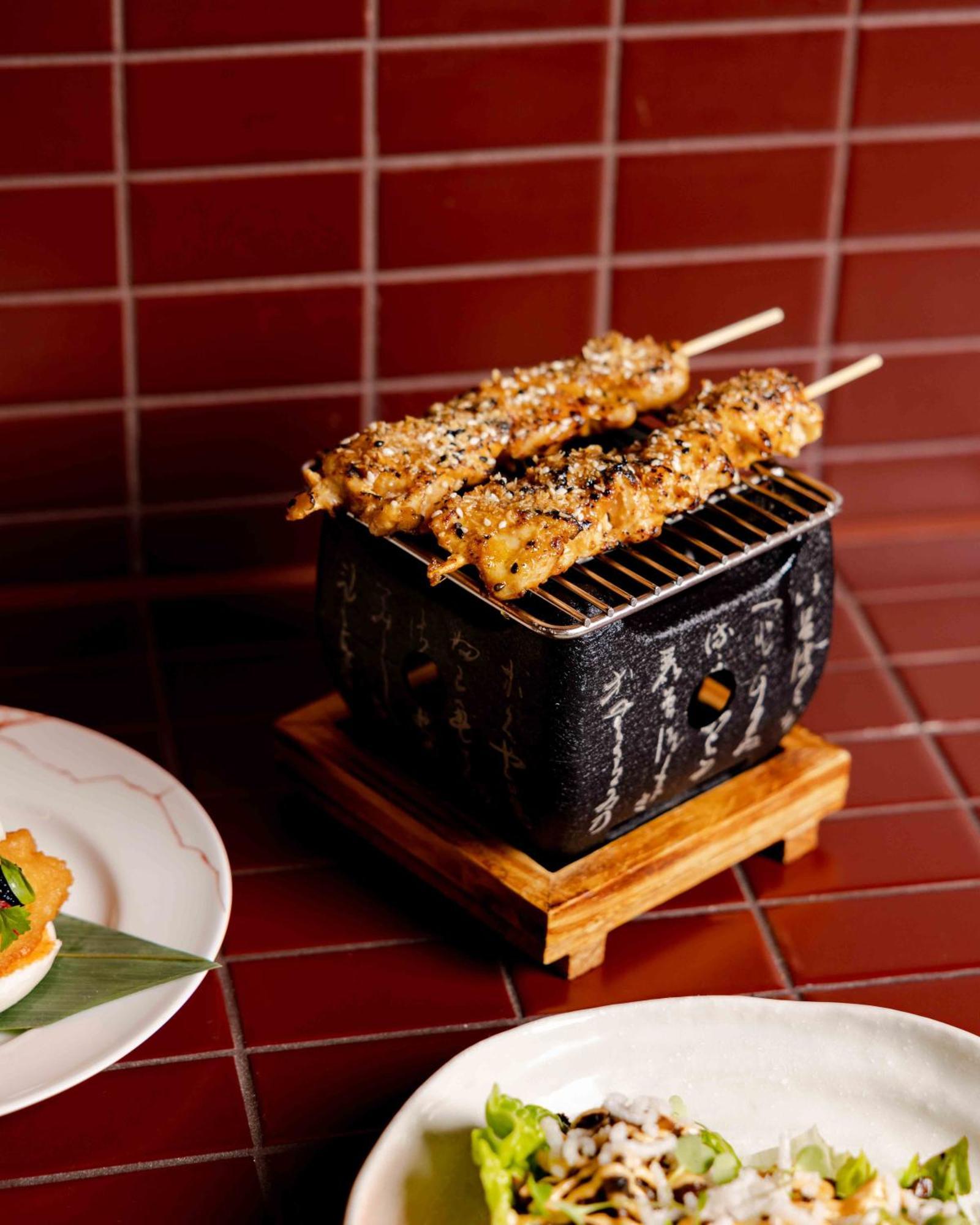 Hotel Pan Pacific Londra Esterno foto A small hibachi grill